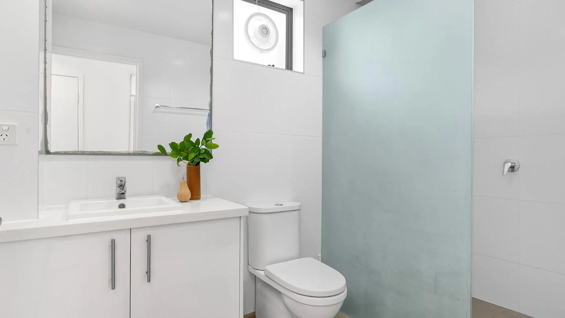 1 Alpha - Lovely And Spacious 3 Bed Apartment All On One Level Lift Pool Air Con Garden Outlook Саншайн-Бич